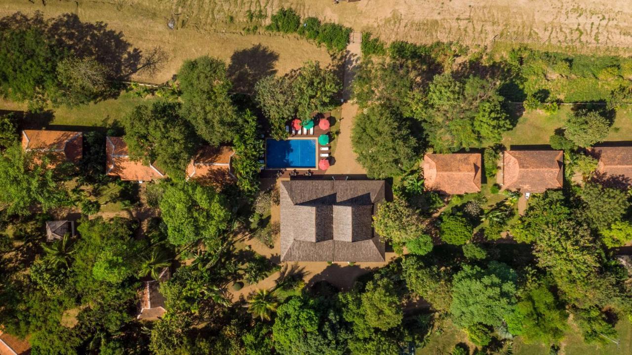 La Folie Lodge Champasak Exterior photo